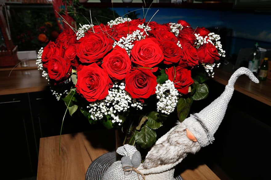 róże, kwiaty, bukiet, czerwone róże, dekoracja, dekoracyjny, kwiat róży, bukiet kwiatów, płatki, płatki róż, kwiat