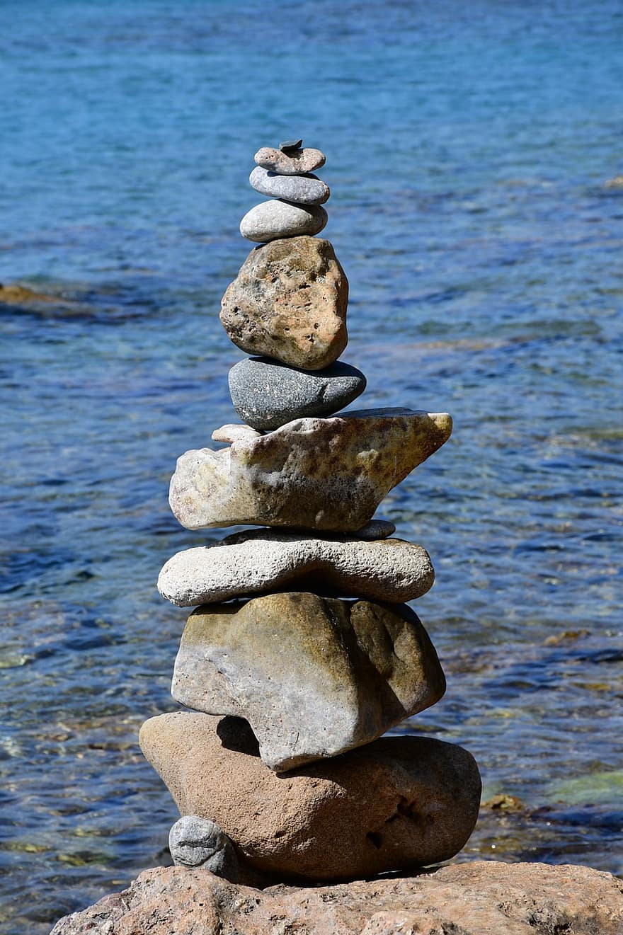 pile de pierre, cairn, mer