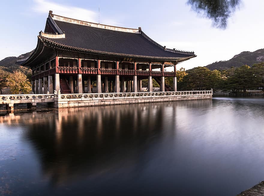 дворец, строительство, озеро, отражение, деревья, горы, Запретный город, осень, дворец кёнбок, Республика Корея, Changdeokgung