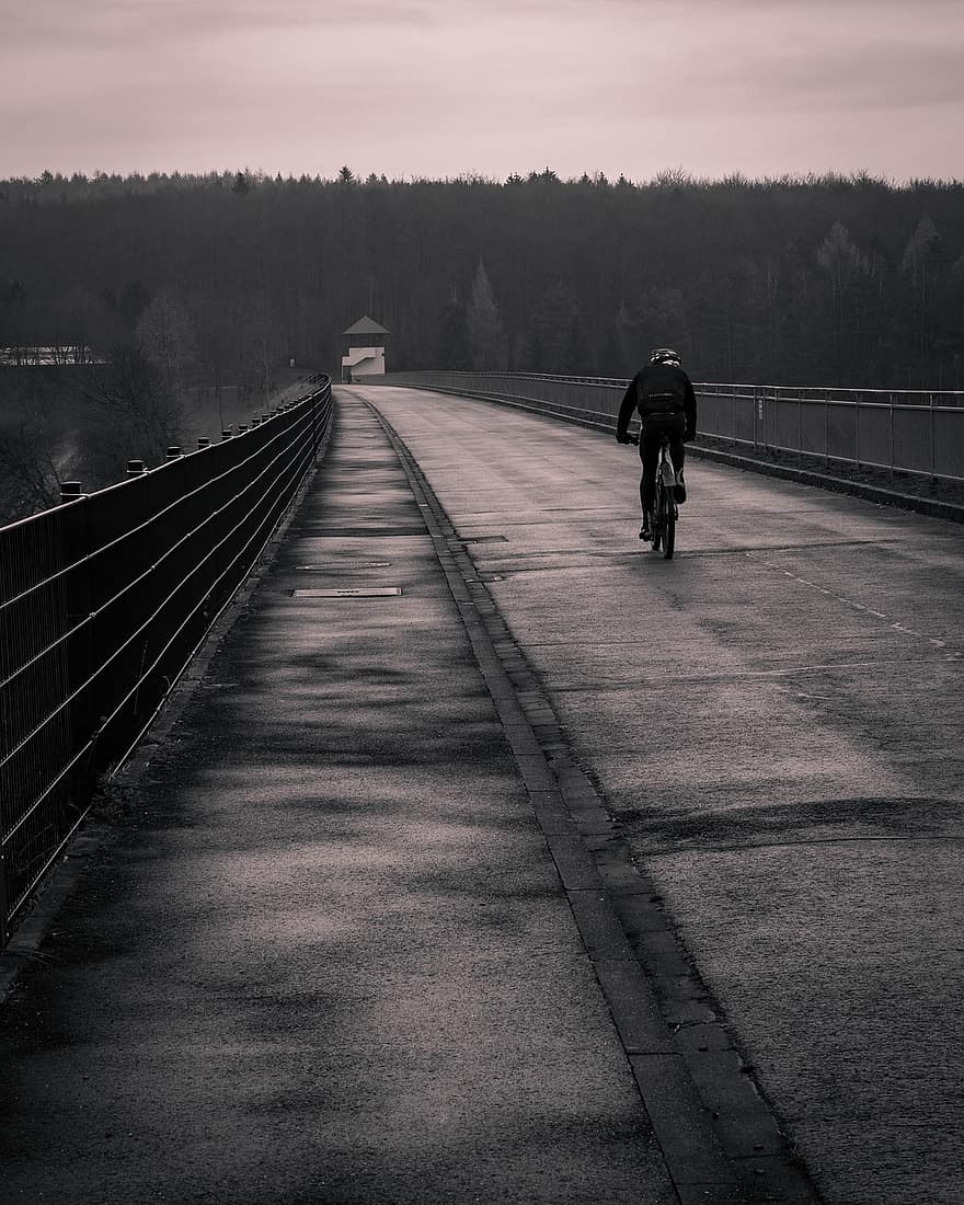 bisiklet, köprü, bisikletçi, bisiklet sürmek, siyah ve beyaz, insan, yol, egzersiz, Fitness
