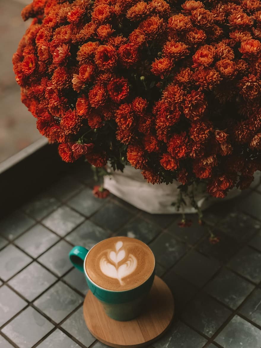 kaffe, kop, blomster, vase, blomster arrangement, cappuccino, latte kunst, latte, kaffekop, kaffepause