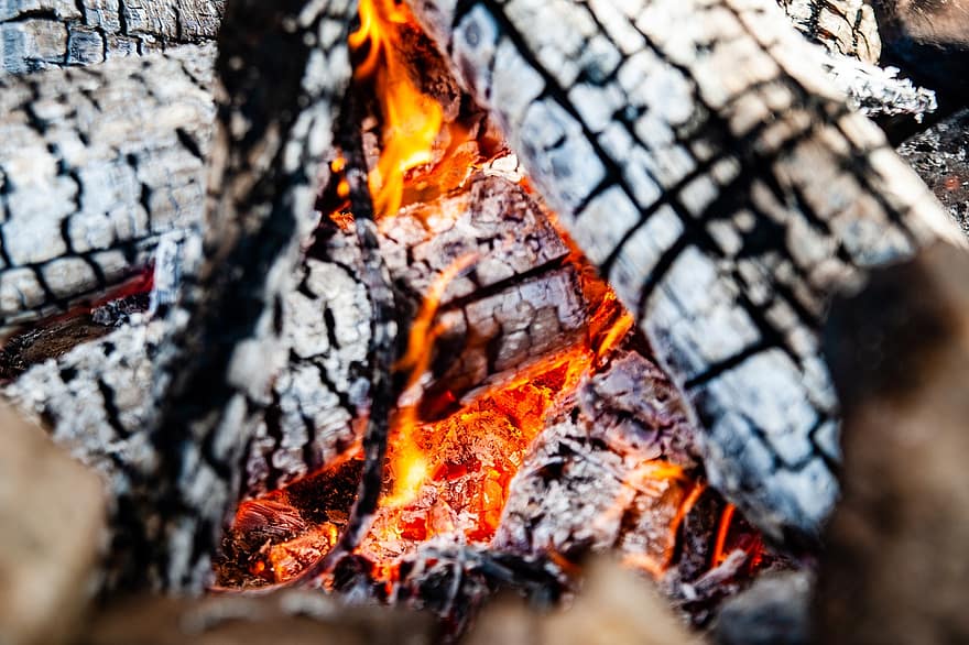 Feuer, Brennholz, Asche, Hitze, Wärme, Holz, Lagerfeuer, verbrannt, Verbrennung, brennen, Glut