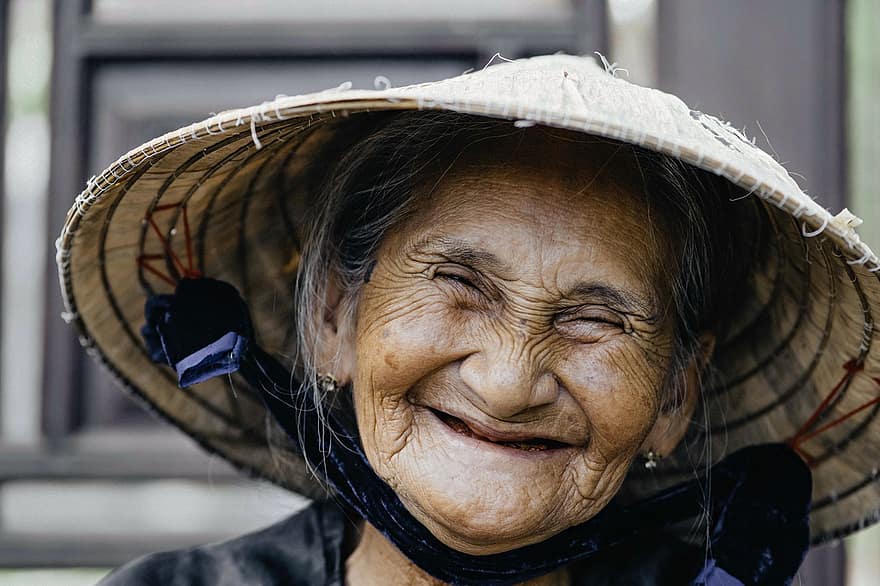 anciana, risa, retrato, piel arrugada, mayor, Vietnam, mujer anciana, abuela, retrato femenino, riendo, felicidad