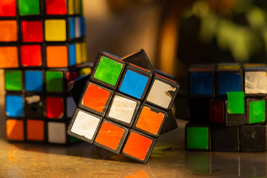 zabawka, Kostka Rubika, dzieciństwo, puzzle, sześcian, rozwój, strategia, problem, wielobarwne, niebieski, żółty