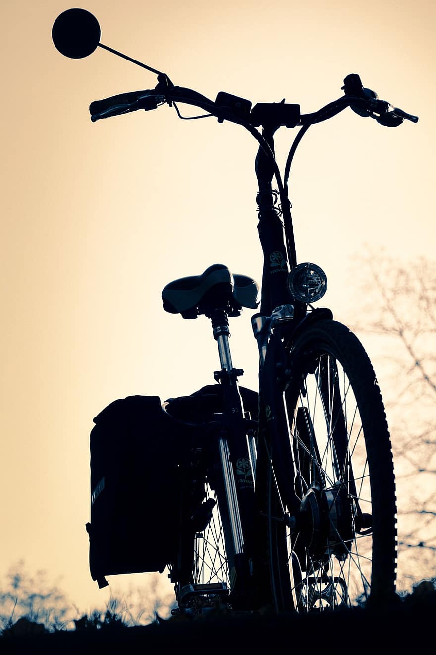 bicicleta, selim, alforje, guidão, espelho retrovisor, e-bike, locomoção, maduro, ciclismo, roda, raios