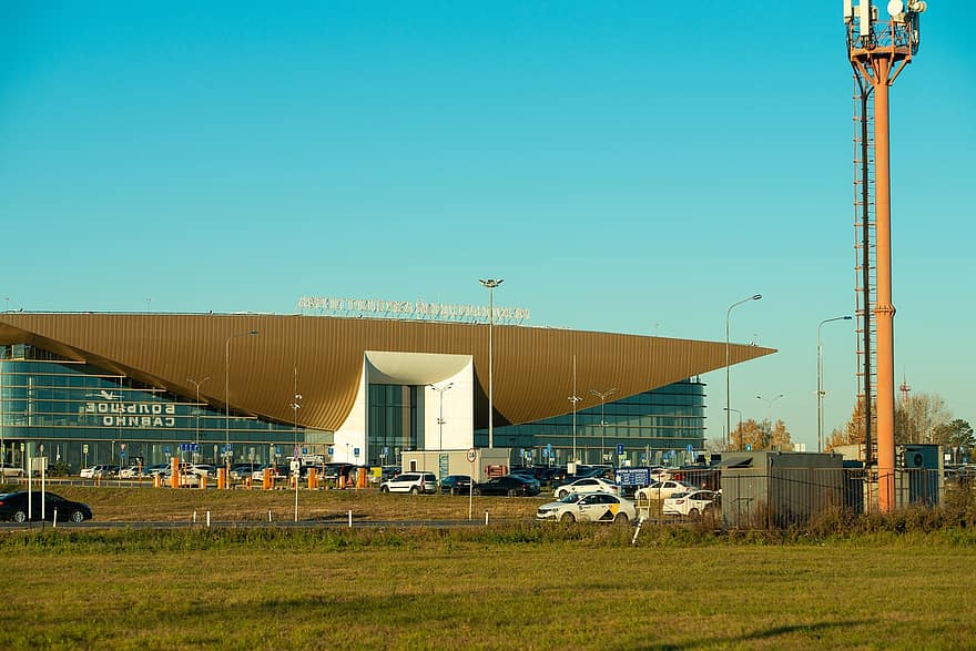 Aeroporto Internazionale di Perm, aeroporto, strada, costruzione, facciata, permanente, Grande Savino, macchine, veicoli, urbano, città