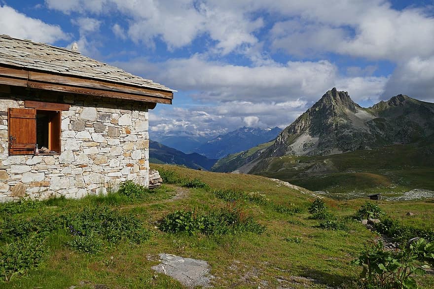 Berghütte Mont Tabor, Alpen, Chalet, Alpenhütte, Wandern, Berg, Gras, Sommer-, Wiese, ländliche Szene, grüne Farbe