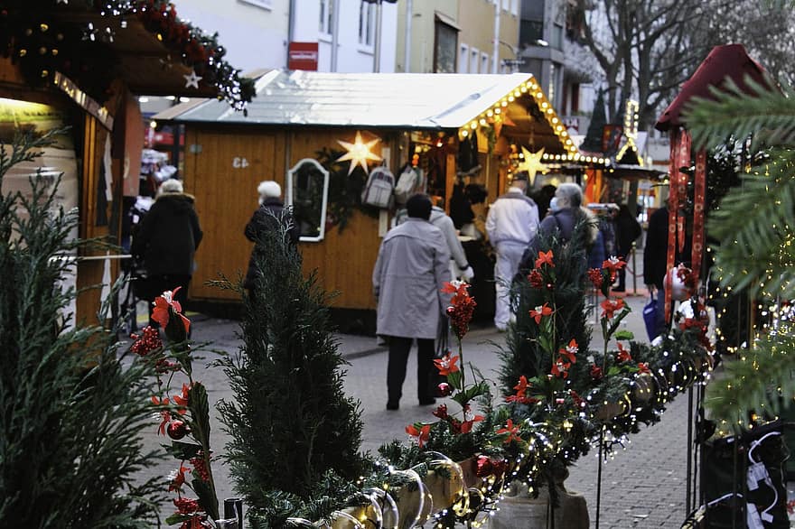 mercado de Navidad, Navidad, guirnalda, luces, abetos, guirnalda de navidad, estrellas, paseo, clarete caliente, castañas, manzana horneada