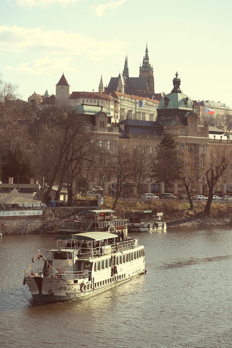 barcă, navă, curgere, castel, Praga, oraș, clădire, loc faimos, apă, navă nautică, călătorie