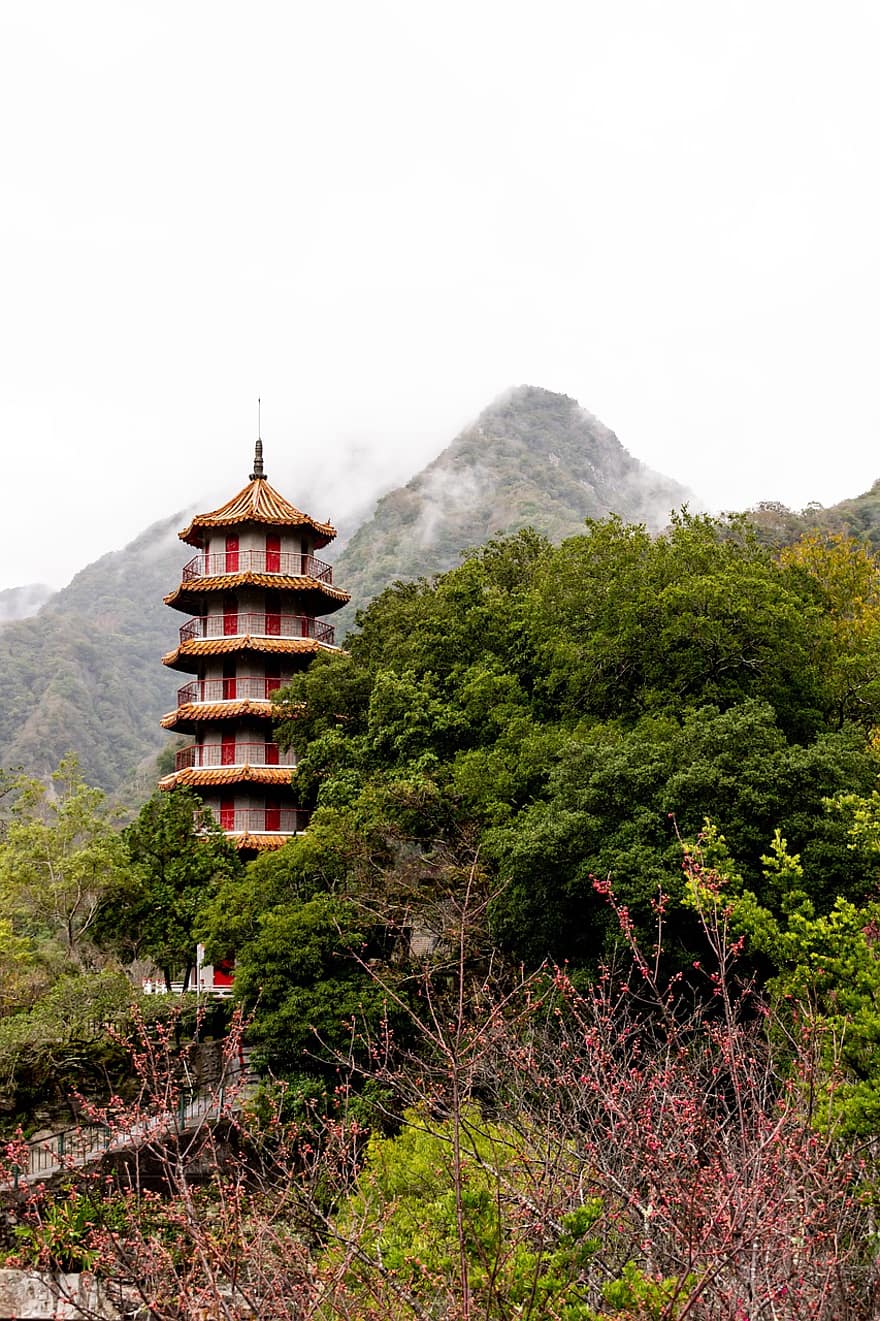 パゴダ、寺院、山岳、雲、自然、風景、台湾、有名な場所、山、建築、文化