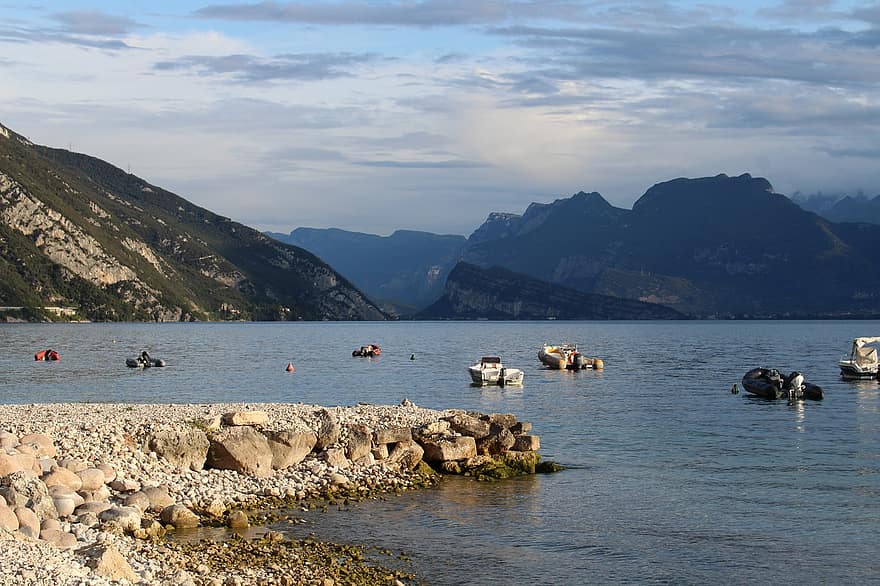 ガルダ湖、イタリア、湖畔、風景、自然、山岳、湖