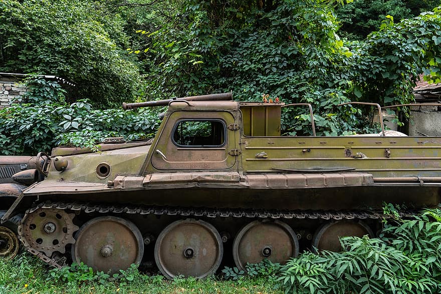 tank, leger, verlaten, gevechtsvoertuig, militair voertuig, roestig, oud, wijnoogst, museum