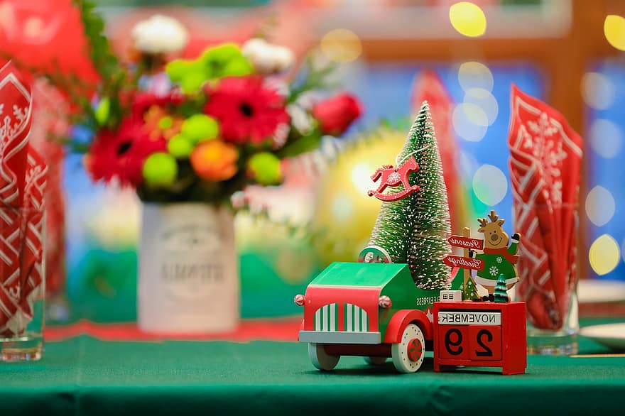 شجرة ، سيارة ، الرنة ، عيد الميلاد ، إشارة ، السهام ، اتجاه ، الطاولة ، حصان