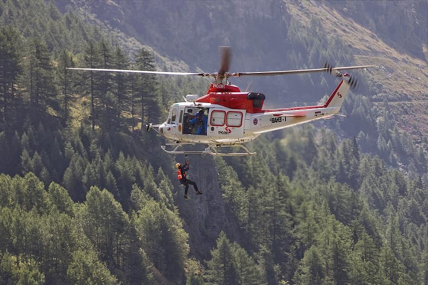 helikopteri, vuori, helikopterin pelastus, vuoristo pelastus, pelastaa, hätä, onnettomuus, italialaiset alpit, ilman pelastus, lento, vinssi