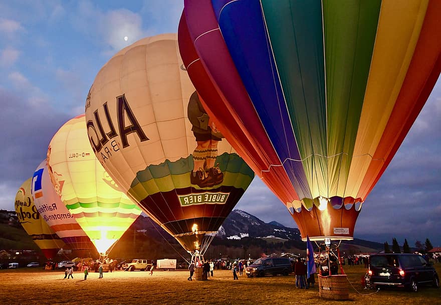 varmluftsballonger, luftfartøy, mennesker, festival, biler, brenner, kurvkurv, ballong, varmluftsballong, multi farget, reisemål