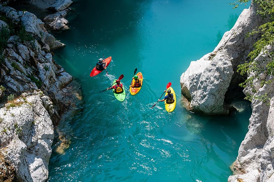 rivière, faire du kayak, le canoë, courant, des canoës, des kayaks, sports nautiques, Activité récréative, pagaies, pagayer, personnes