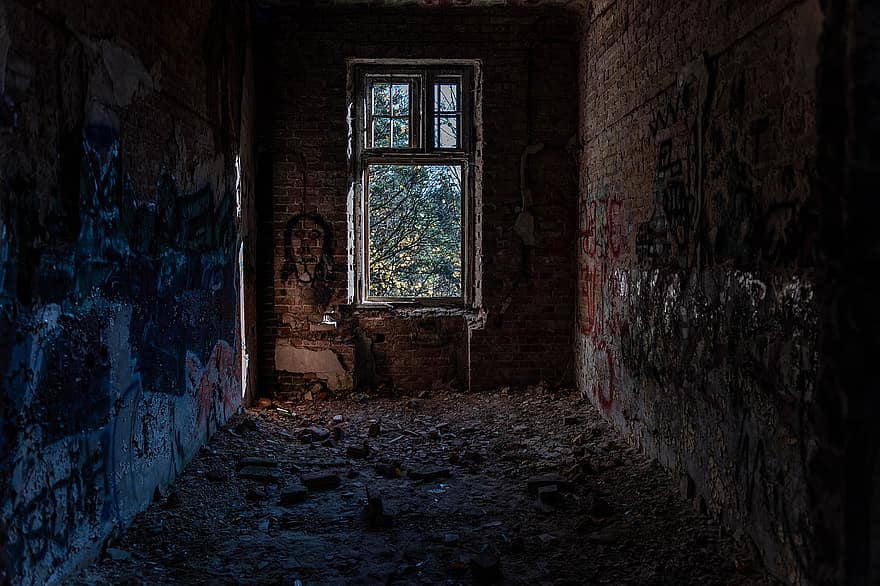 abandonat, edifici, graffiti, deteriorat, ruïnes, escombraries, paret, finestra, arquitectura