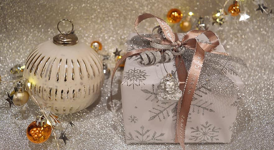 Weihnachten, Kugeln, Geschenk, vorhanden, Weihnachtsgeschenk, Band, Weihnachtsverpackung, Bogen, Geschenkbox, Geschenkpapier, glänzt