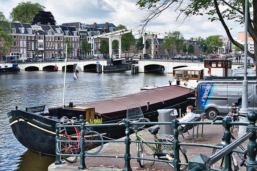 Amsterdam, stad, kanaal, kade, smalle boot, boot, brug, waterweg, stedelijk, water, nautisch schip