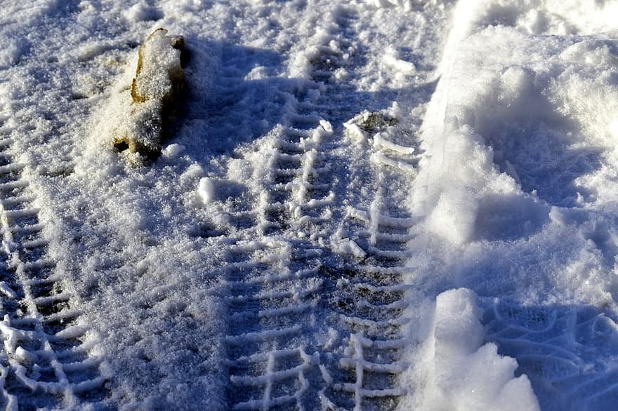 Schnee, Spuren, Frost