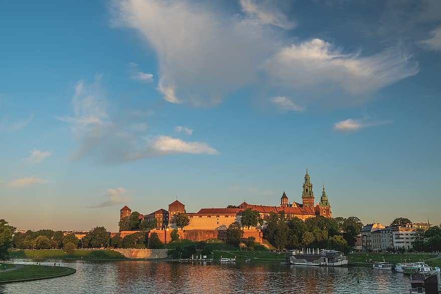 slott, Wawel kungliga slottet, arkitektur, palats, gammal, historisk, arv, landmärke, sjö, vatten, krakow
