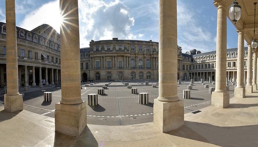 Colonnes De Buren, путешествовать, туризм, художественная инсталляция, туристическая достопримечательность, Париж, Королевский дворец, памятник
