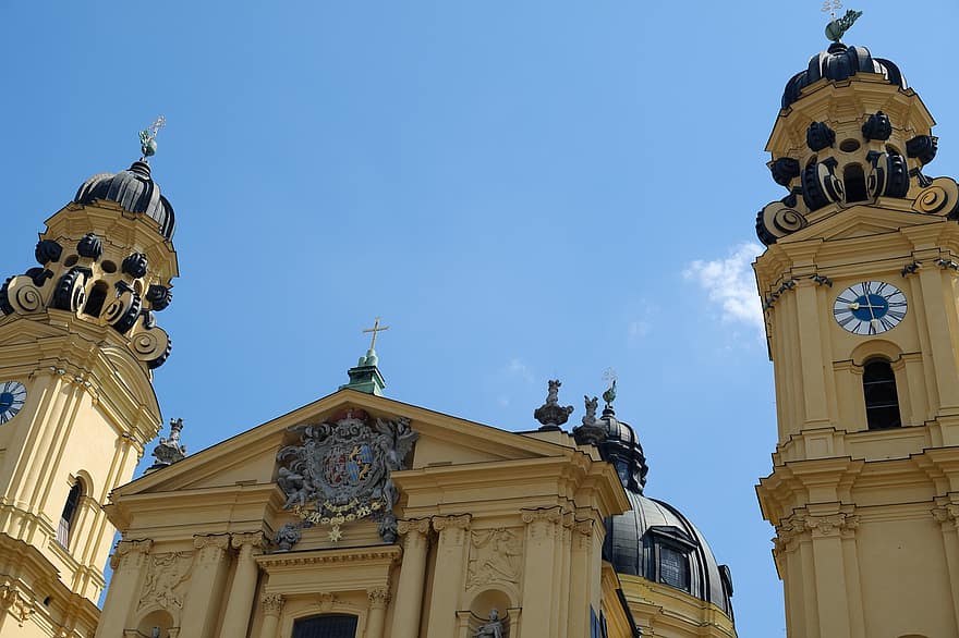 kirke, München, tårne, Theatinerkirche, Odeonsplatz, bayern, arkitektur, stats kapital, milepæl, barok, gul