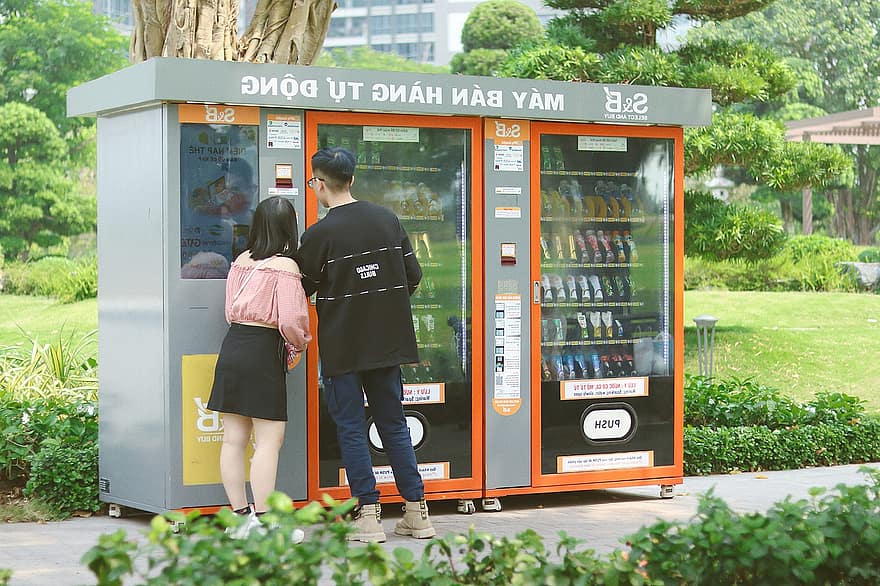 Couple, Vending Machine, Date, Park, Drink, Together, Man, Woman, Boyfriend, Girlfriend, Love