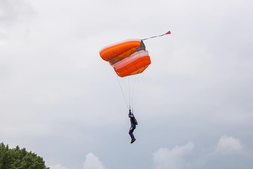 Fallschirm, Fallschirmspringer, Himmel, Sport, Abenteuer, Extremsportarten, fliegend, Männer, Risiko, in der Luft, Blau