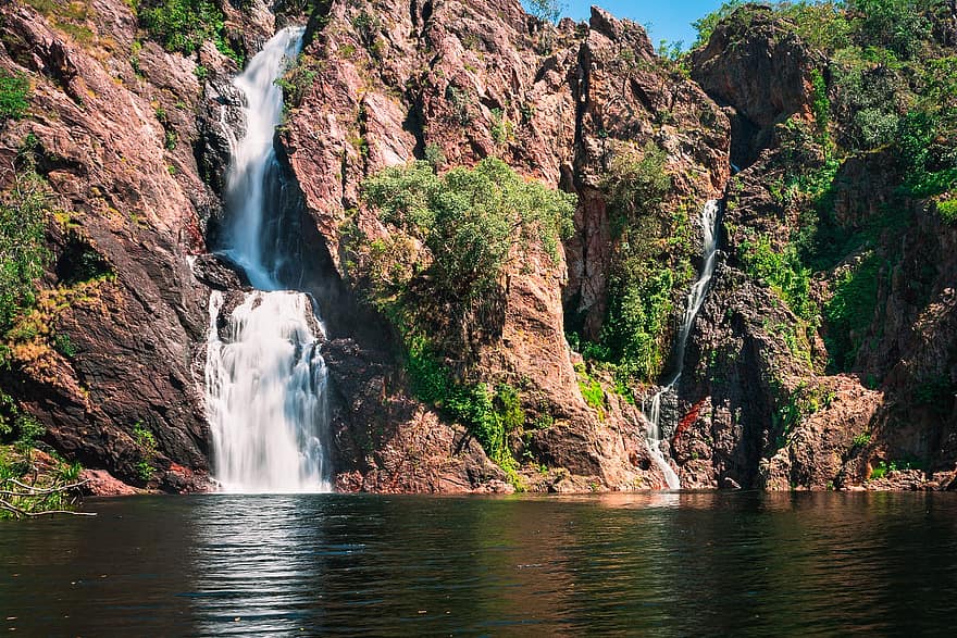 wodospad, rzeka, Australia, outback, park narodowy litchfield, Klif, woda, krajobraz, zielony kolor, skała, Góra