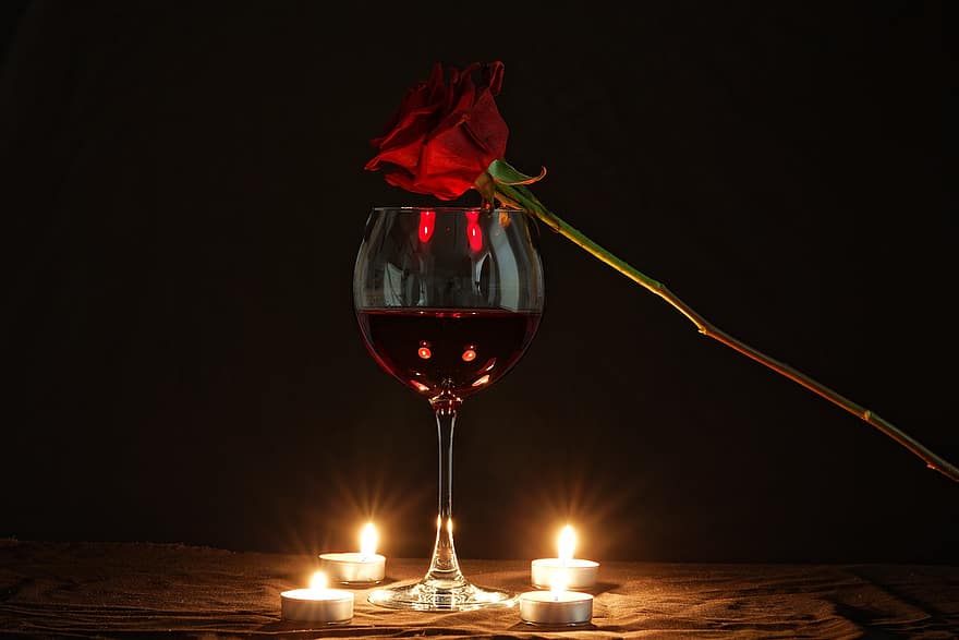 Rose, vin, stearinlys, blomst, rød rose, rødvin, vinglas, glas, romantik, romantisk, alkohol