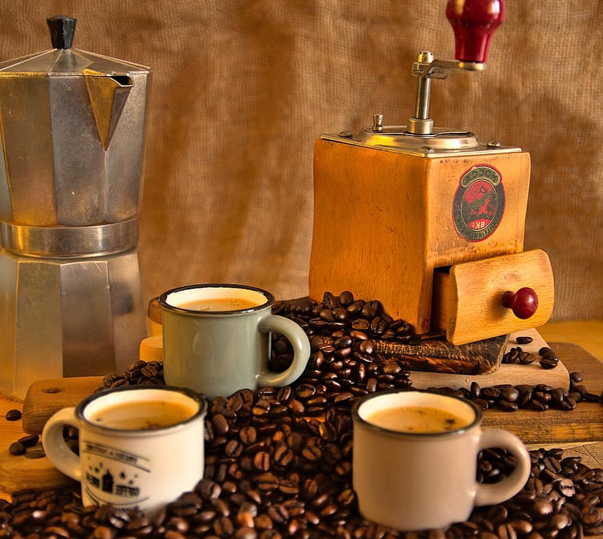 caffè, fotografia del prodotto, macinacaffè, chicchi di caffè, tazze, tazze di caffè, caffeina, caffè espresso, pausa caffè, bar, aroma