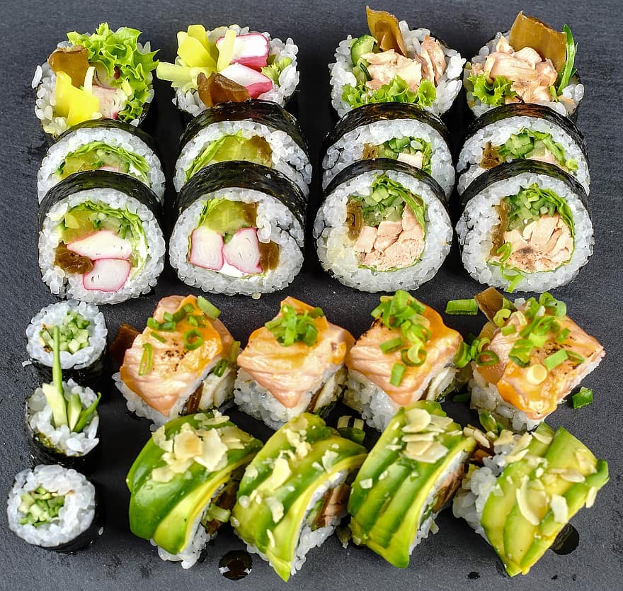 sushi, rotllos de sushi, maki, menjar japonès, cuina japonesa, california maki