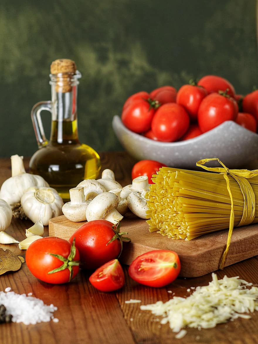 pasta, nudler, tomater, mozzarella, ingredienser, rå, aftensmad, italiensk, madlavning, spise, kulhydrater