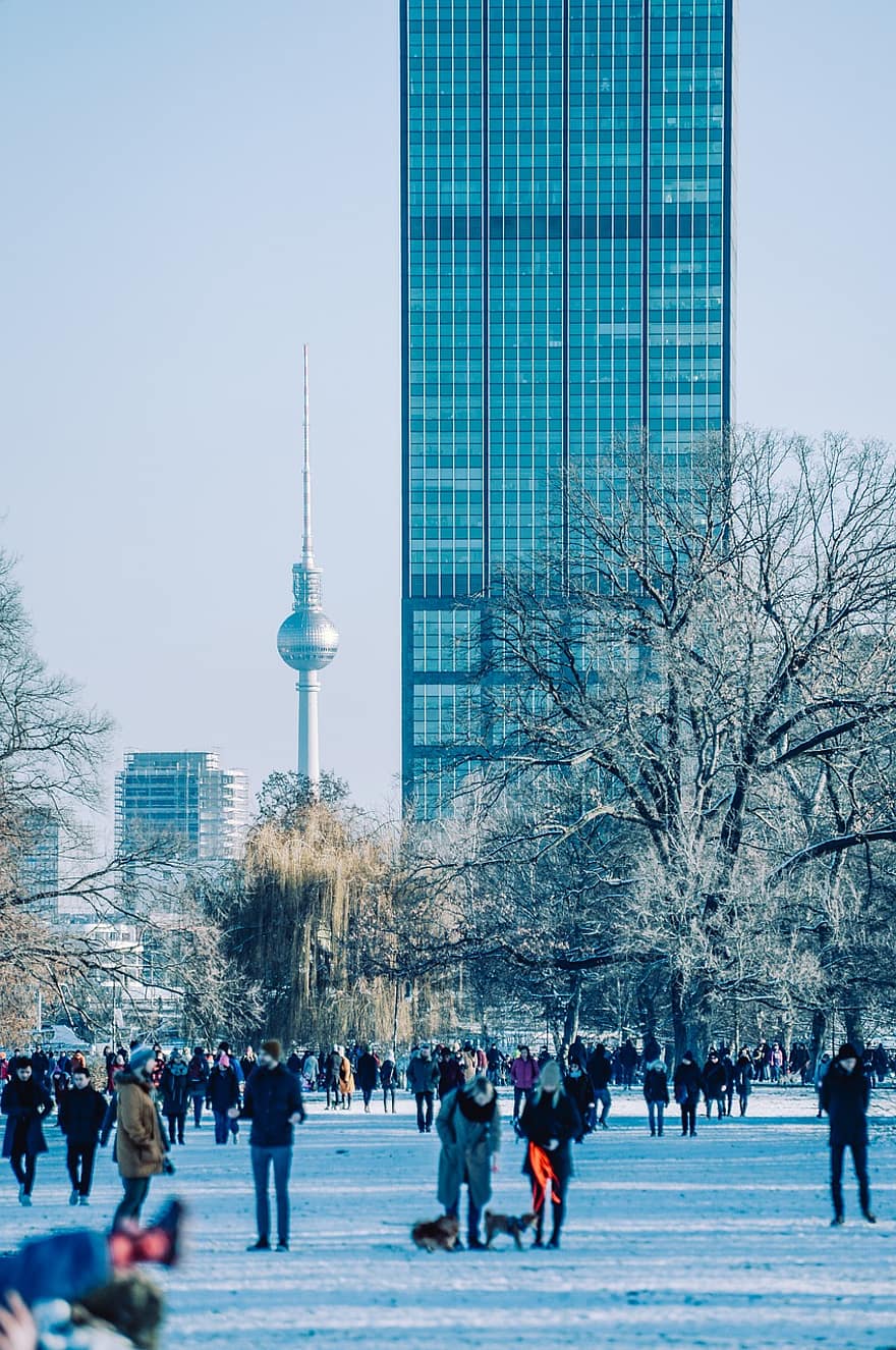 Berlim, cidade, inverno, neve, pessoas, parque, prédios, torre de tv, urbano, ao ar livre, arranha-céu