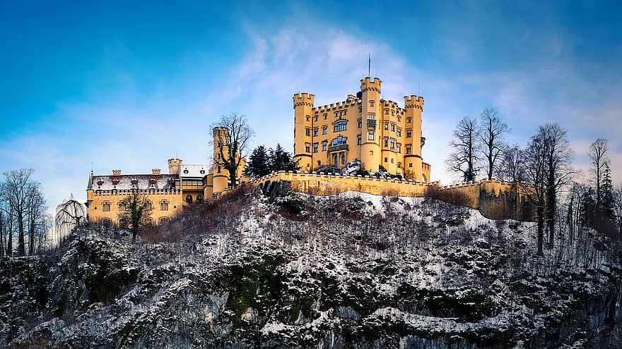 замок, Хоэншвангау, зима, снег, холодно, волшебство зимы, неприветливый, гора, холм, башни, исторический