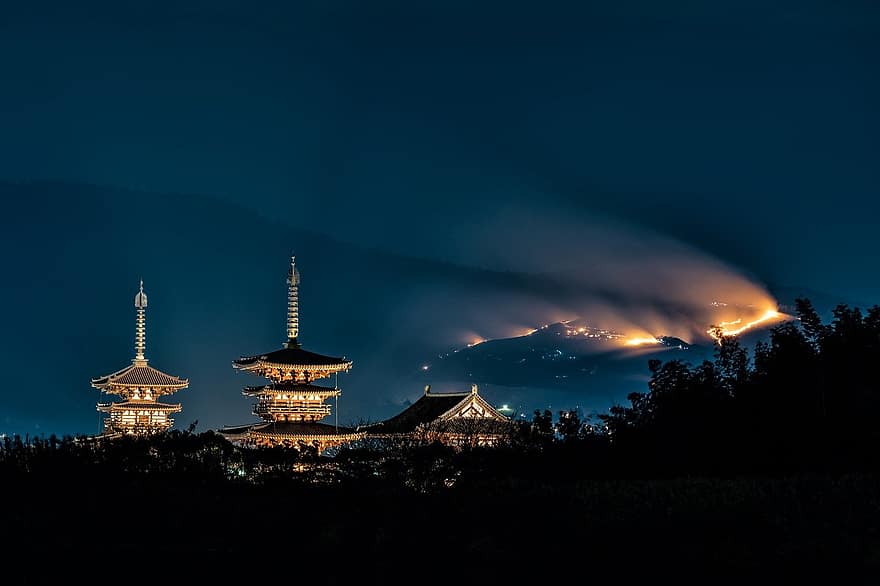 templis, nakts skats, Yakushiji templis, pasaules kultūras mantojums, nara, Sezonas pasākums, Wakakusa Yamayaki