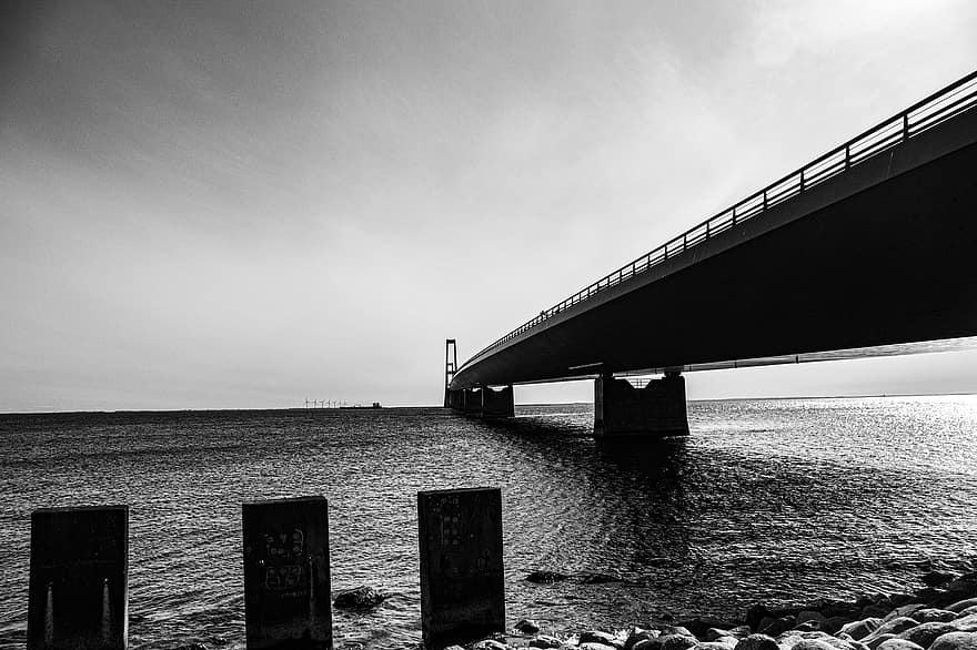 Дания, мост, море, океан, Оденсе, воды, архитектура, береговая линия, черное и белое, смеркаться, транспорт