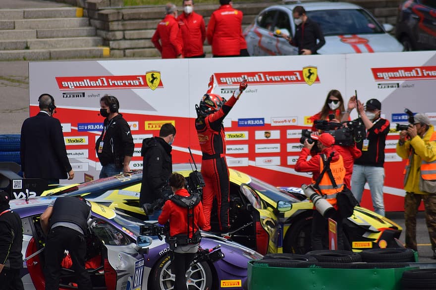 Ferrari, чемпіон, гоночний, переможець, гоночна траса, автомобіль, гоночний автомобіль, автогонки, автоспорт