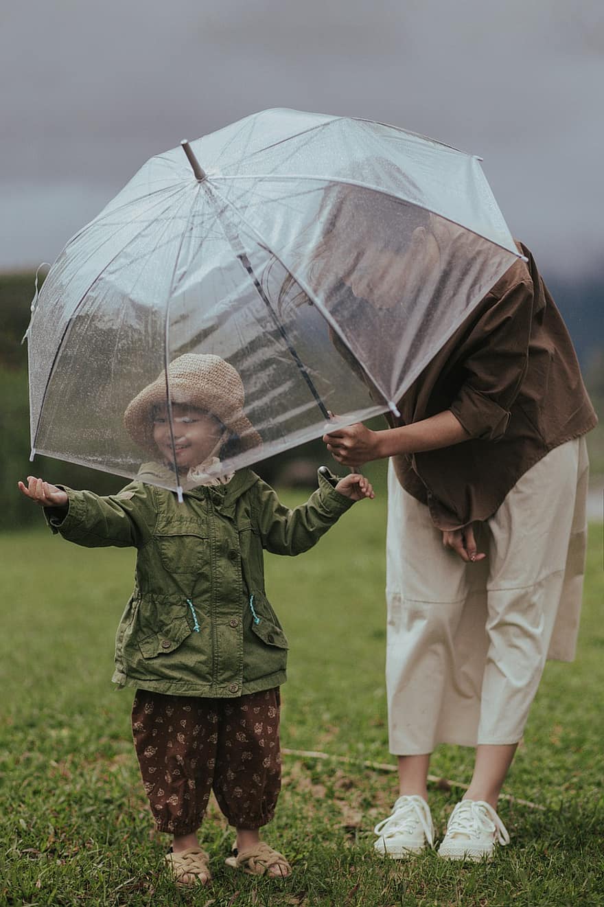 mor, datter, paraply, udendørs, regn, forælder, baby, barn, mennesker, familie, kærlighed