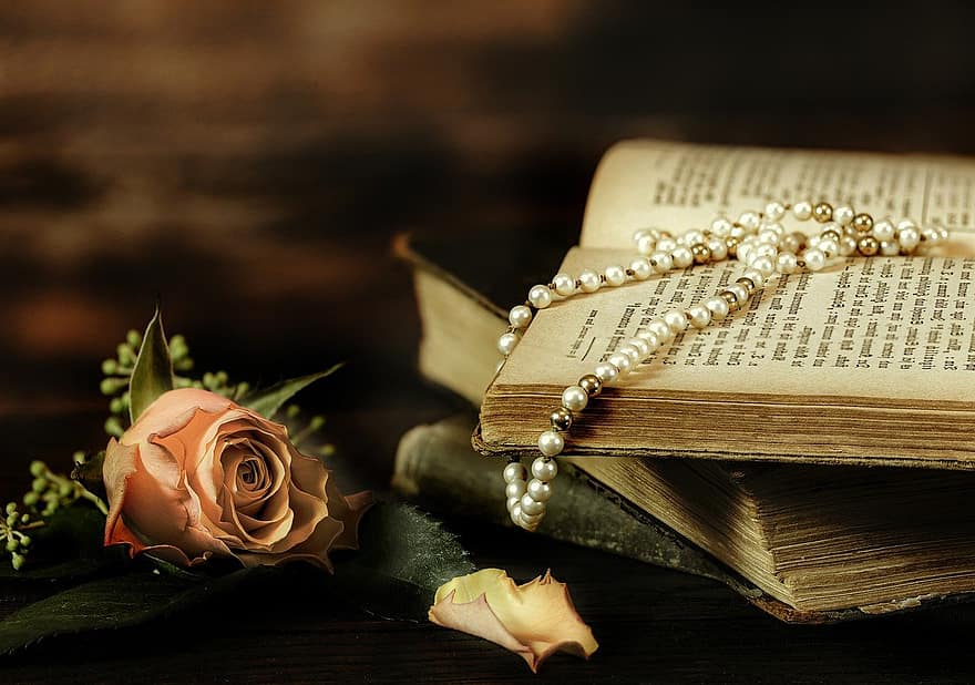 Róża, stara książka, naszyjnik z pereł, książki, antyczny, zabytkowe