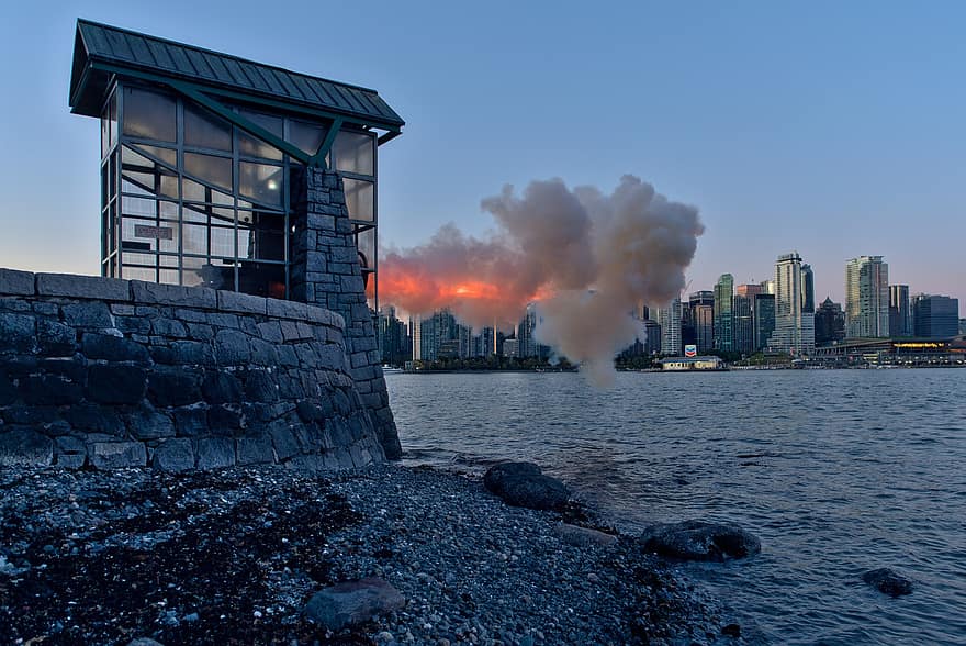 canó, Vancouver, posta de sol, paisatge urbà, fum, oceà, mar, ciutat, gratacels, arquitectura, exterior de l'edifici