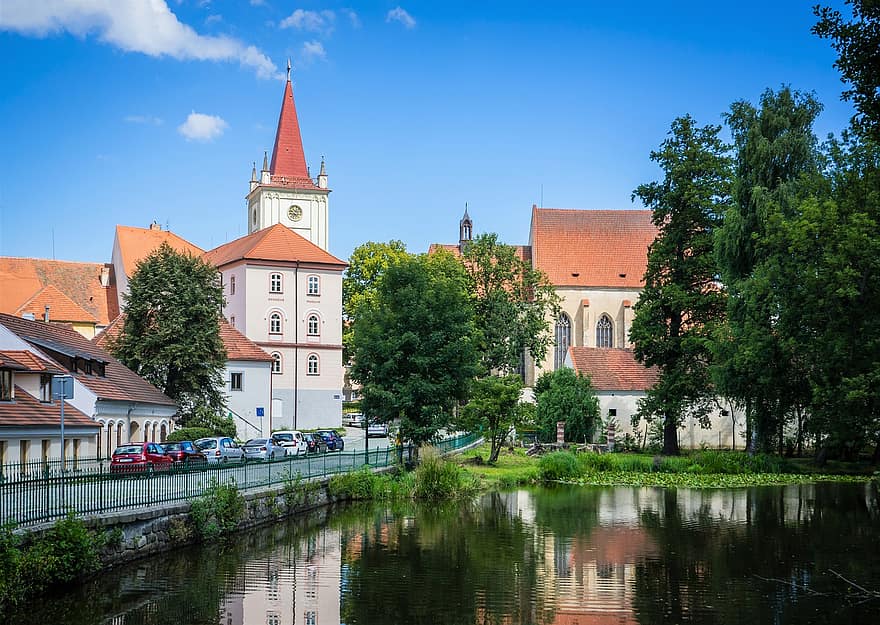 blatná、湖、道路、建物、ボヘミア、南ボヘミア、チェコ共和国、池、鯉の池、教会、歴史的中心