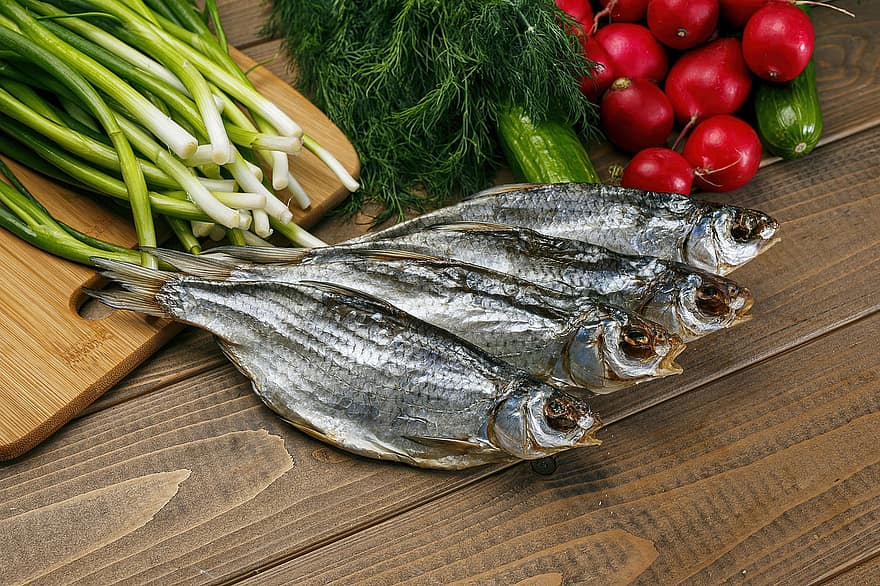 plotice, Ryba, suší se, jídlo, výživa, zdravý, Svačina, vitamíny, svěžest, plody moře, dřevo