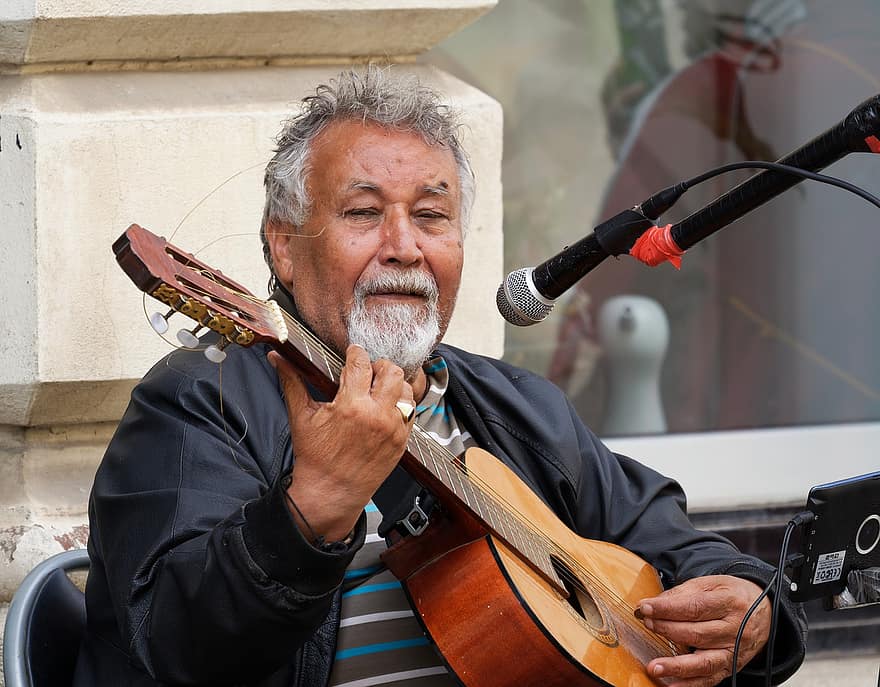 uomo, anziano, suonatore ambulante, giocando, chitarra, pubblico, all'aperto, musicista, strumento musicale, uomini, esecutore