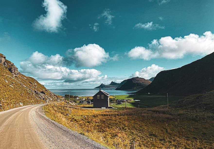 Carretera bruta, fiord, carretera nacional, rural, camp, carretera de grava, grava, roques, noruega, muntanya, escena rural