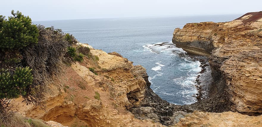 崖、海岸、海、地平線、岩石層、岩石の多い海岸、海岸線、海洋、風景、風光明媚な、自然