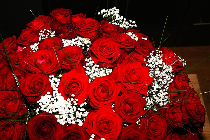 Roses, Flowers, Bouquet, Decoration, Baby's Breath, Red Roses, Red Flowers, White Flowers, Bloom, Plant, Flower Arrangement