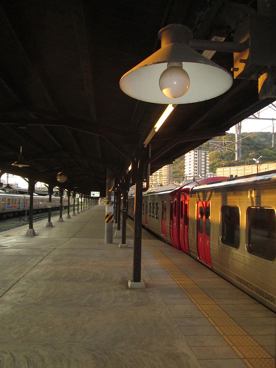 tåg, Mojiko Station, transport, turism, resa, urban, stad, tunnelbanestation, underjordiska, järnvägsspår, transportsätt