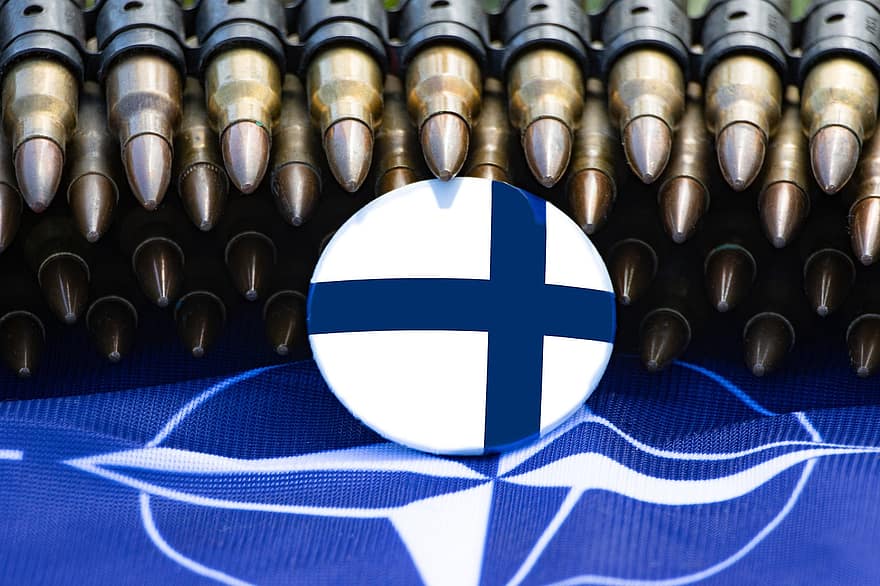 العلم ، فنلندا ، زر ، حامل الراية ، منظمة حلف شمال الأطلسي ، حلف شمال الاطلسي ، أزرق ، أبيض ، ارتفع البوصلة ، شعار ، حزام الذخيرة